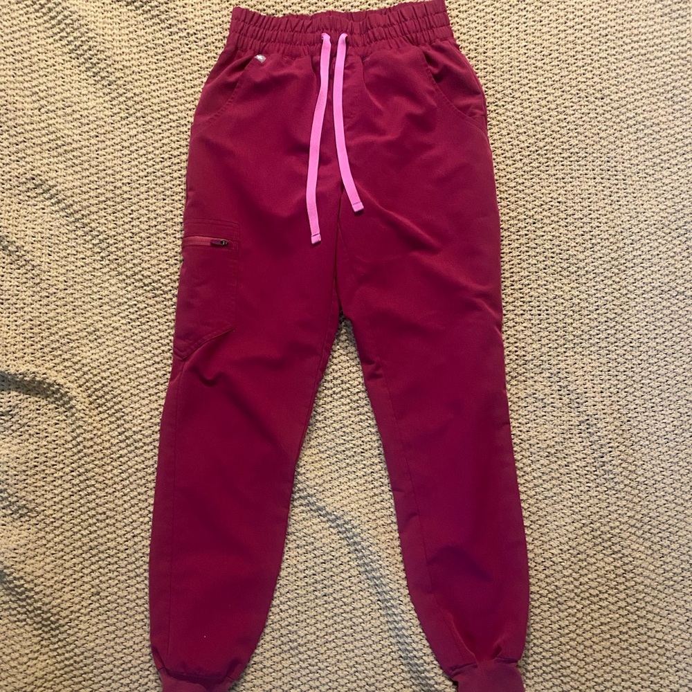 Dark magenta Fig scrub pants